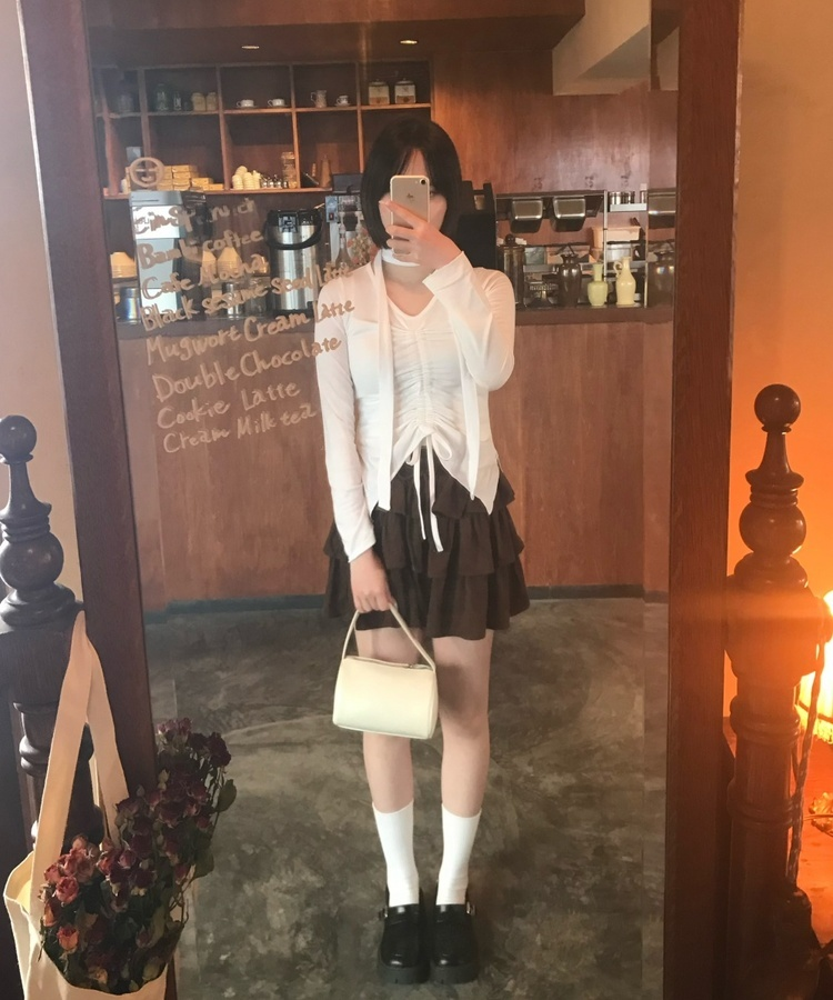 【타이 포함】셔링 리본 탑 화이트