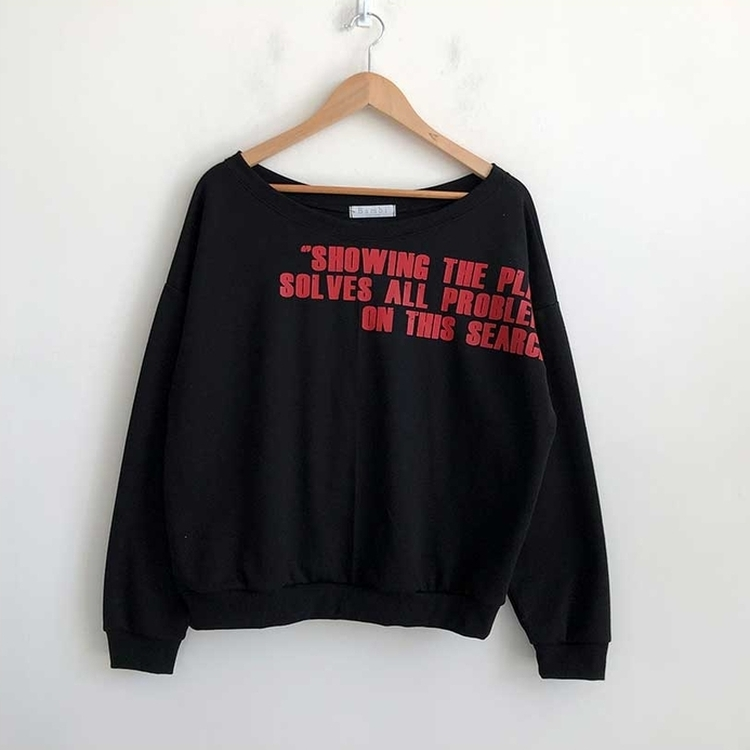 レタリングワンオフショルダートレーナー