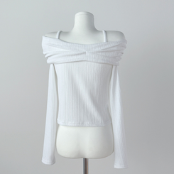 オフショルダーストラップTシャツ