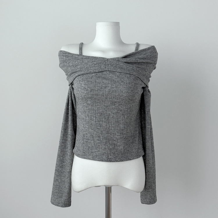 オフショルダーストラップTシャツ