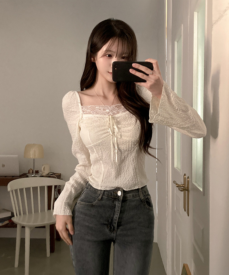 아테 레이스 리본 나팔 소매 블라우스 베이지