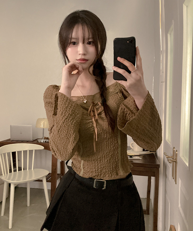 아테 레이스 리본 나팔 소매 블라우스 브라운