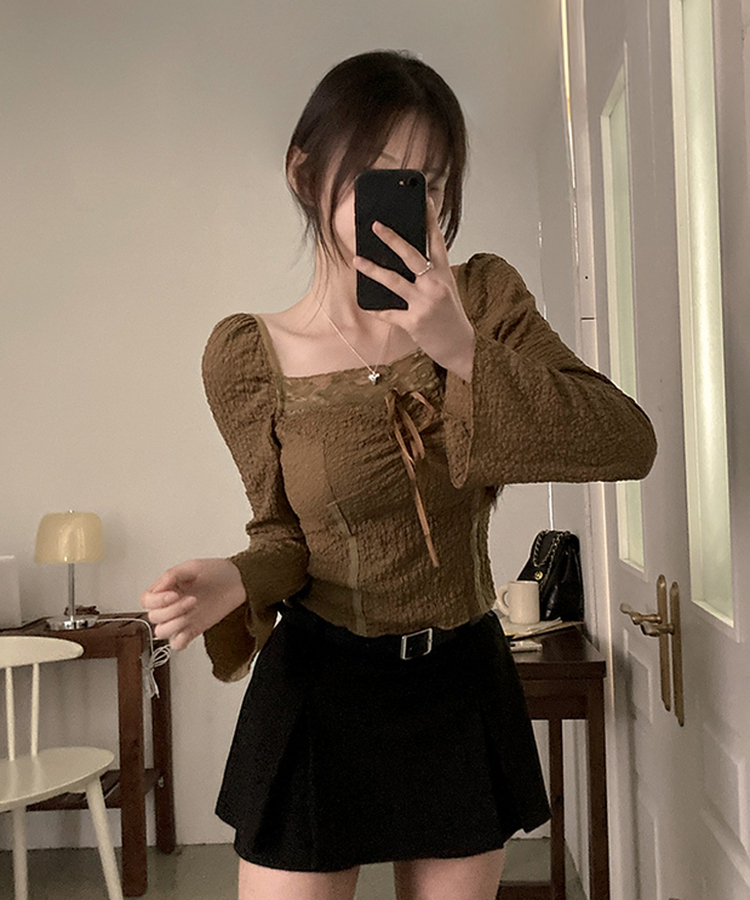 아테 레이스 리본 나팔 소매 블라우스 브라운