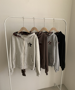 スターチェックフードルーズジップアップ