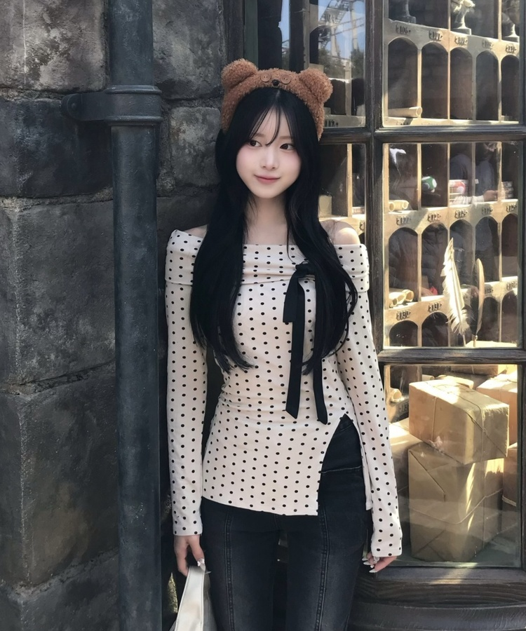 ドット柄オフショルダートップス IVORY