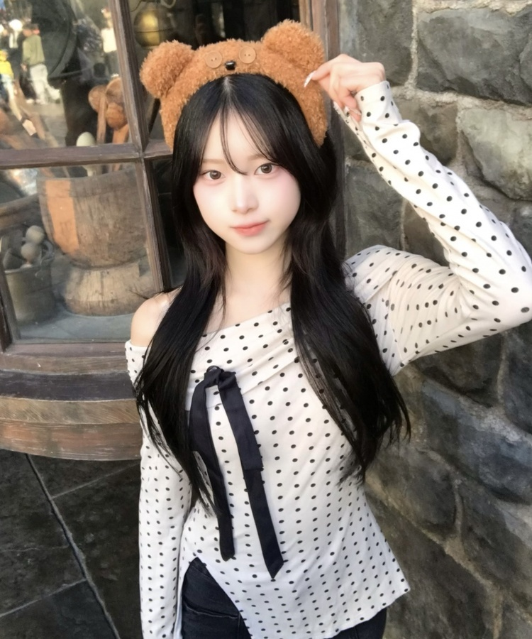 ドット柄オフショルダートップス IVORY