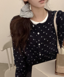 유즈 잔꽃 라운드 가디건 네이비