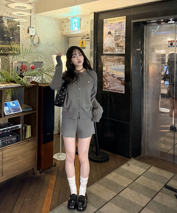 【✔기획】라운트 니트 가디건 숏팬츠 세트 먹색