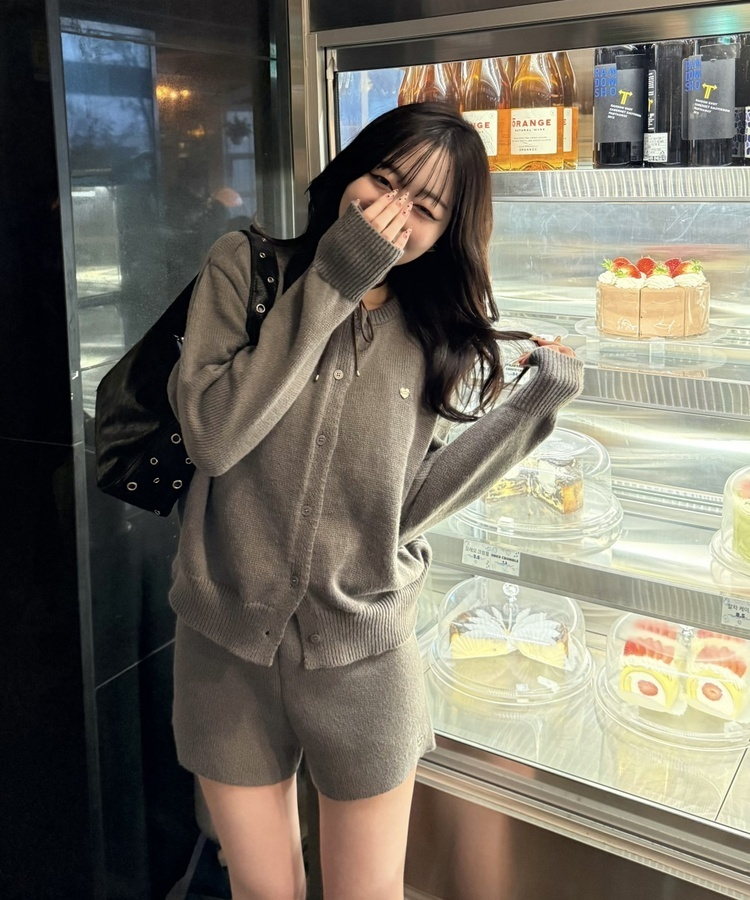 【✔기획】라운트 니트 가디건 숏팬츠 세트 먹색