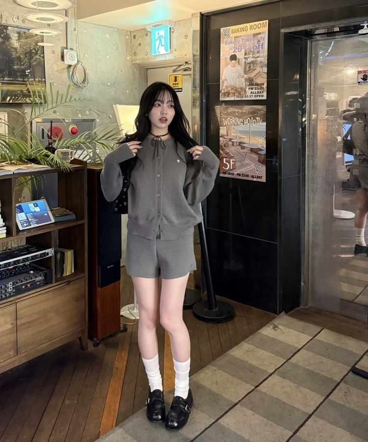 【✔기획】라운트 니트 가디건 숏팬츠 세트 먹색