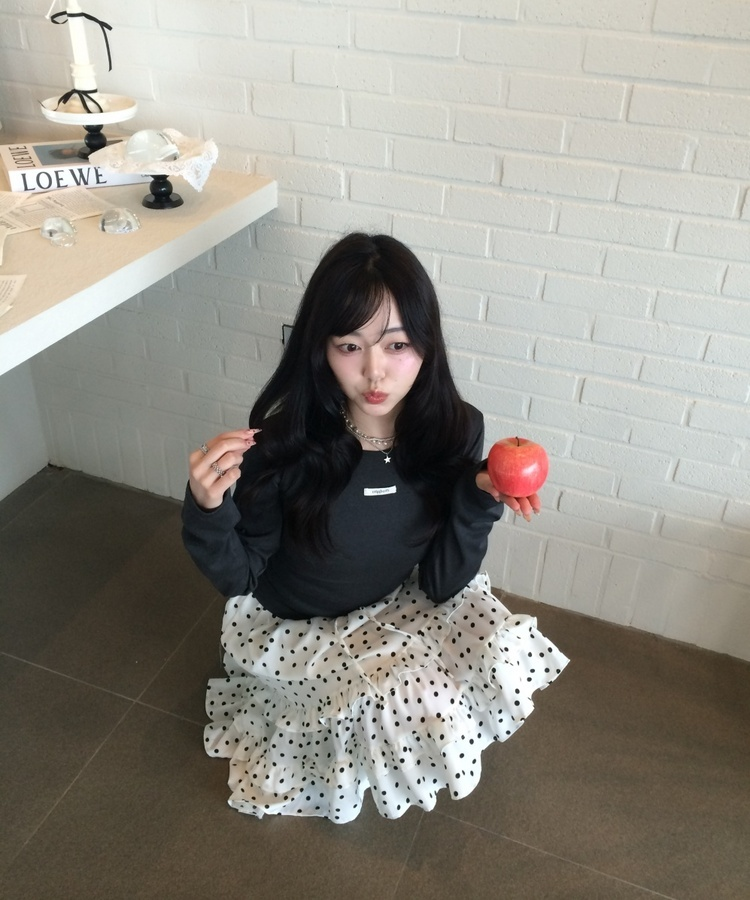 【✔기획】라운드 슬림 베이직 긴팔 티셔츠 먹색