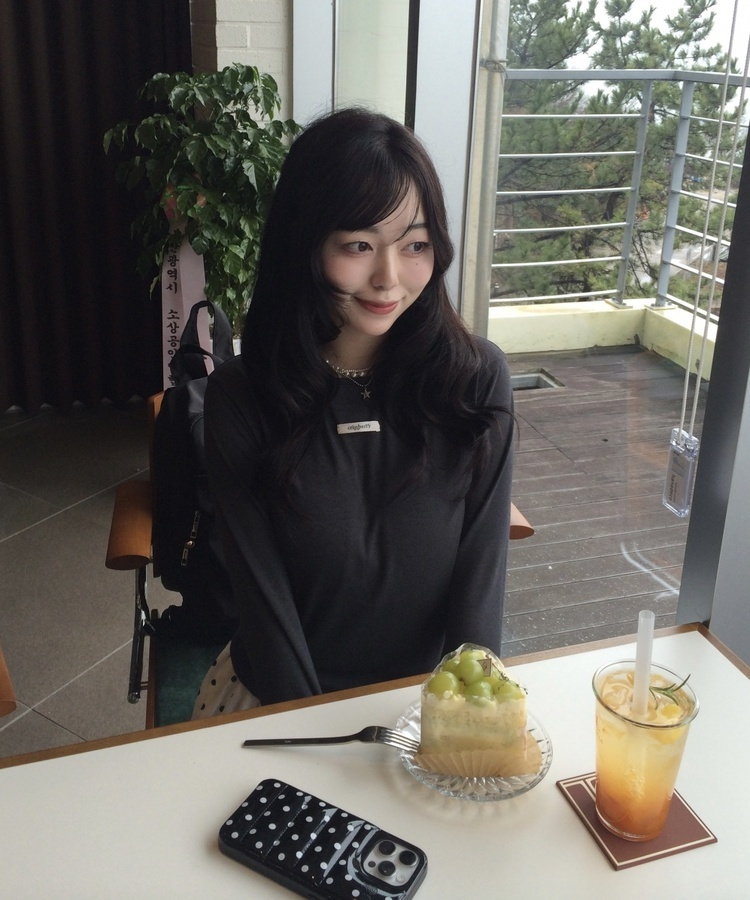 【✔기획】라운드 슬림 베이직 긴팔 티셔츠 먹색