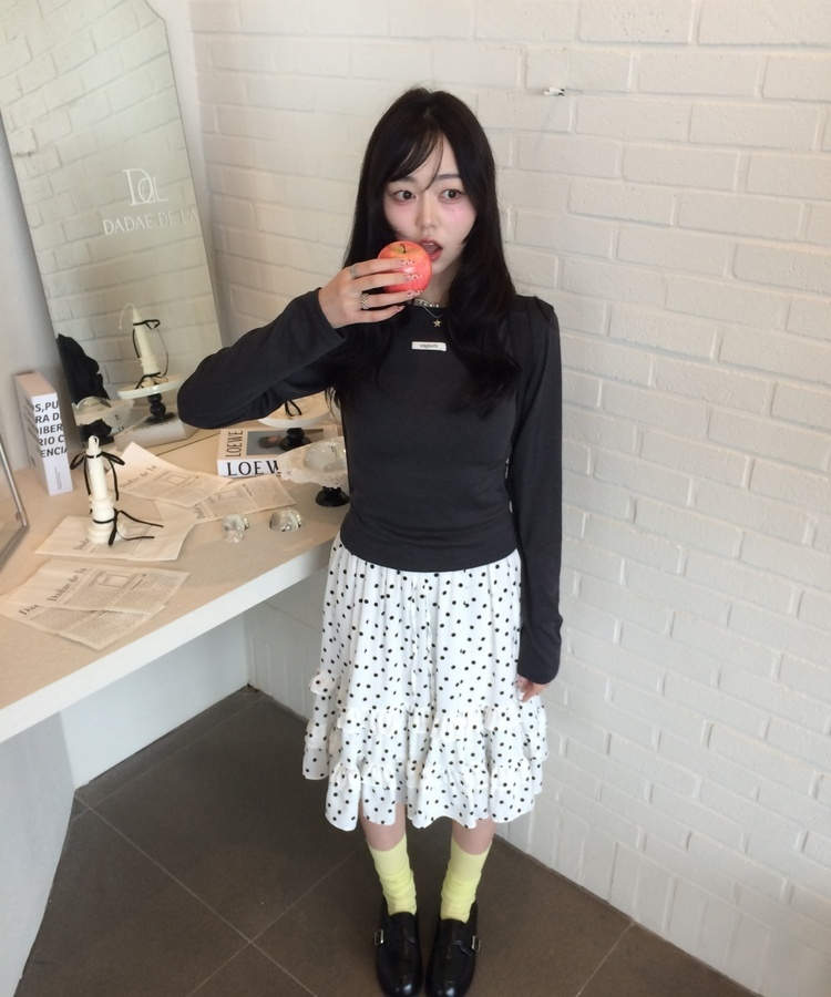 【✔기획】라운드 슬림 베이직 긴팔 티셔츠 먹색