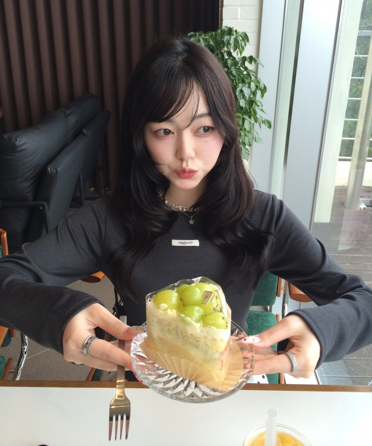 【✔기획】라운드 슬림 베이직 긴팔 티셔츠 먹색