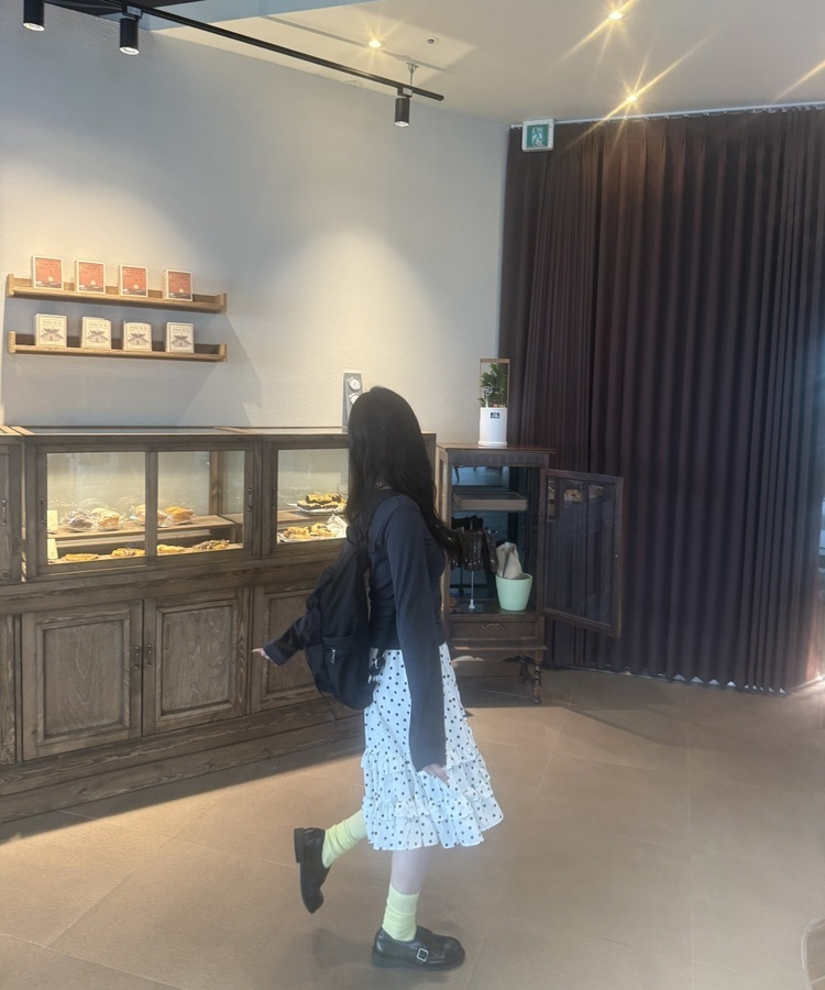 【✔기획】라운드 슬림 베이직 긴팔 티셔츠 먹색