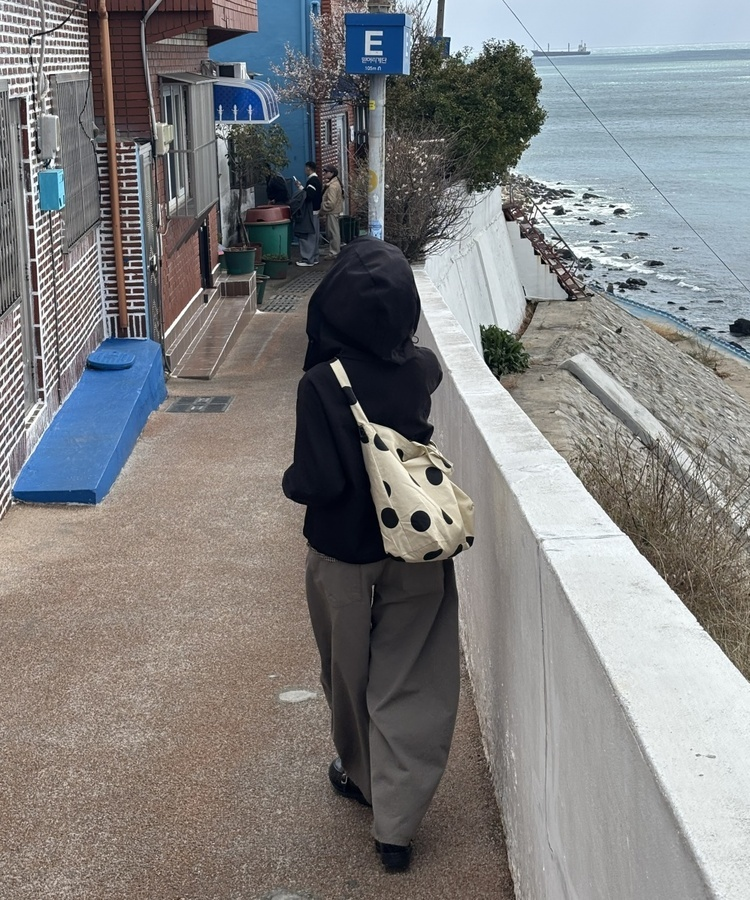 체크 포인트 후드 점퍼 블랙