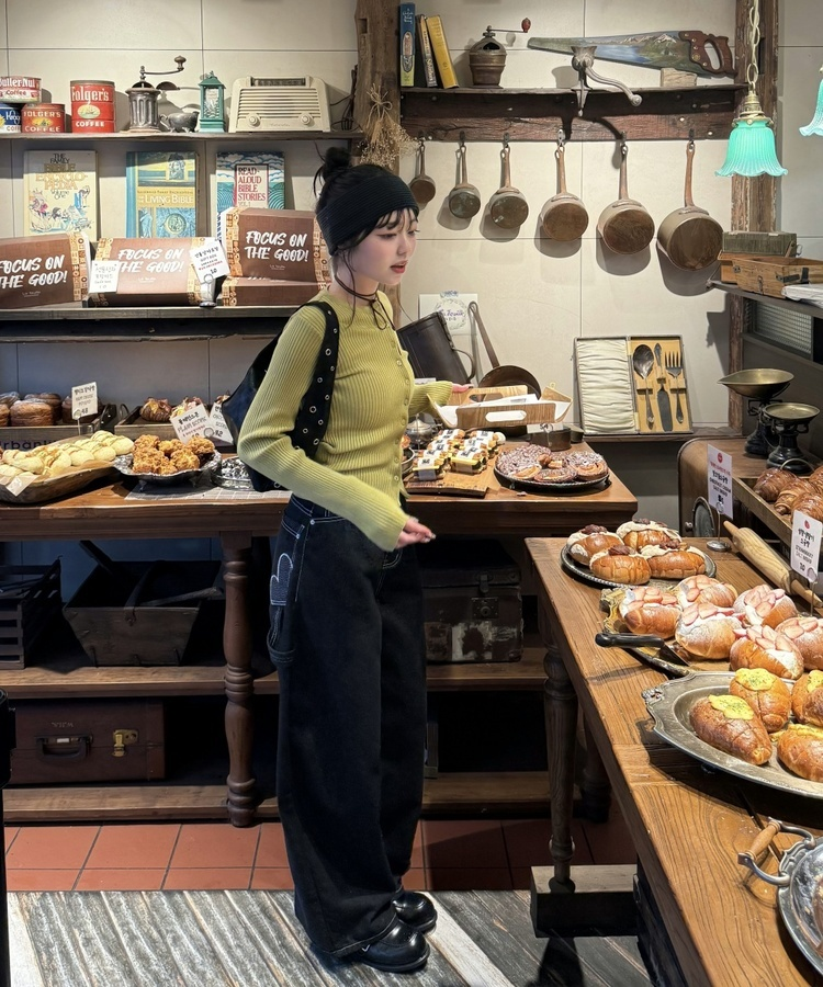 포켓 포인트 와이드 데님 팬츠 블랙