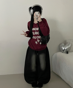노블레터링스타프린팅오버핏긴팔맨투맨 버건디