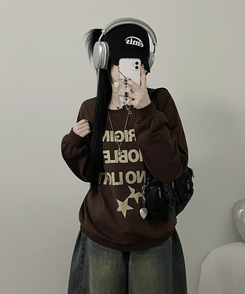 노블레터링스타프린팅오버핏긴팔맨투맨 진밤색