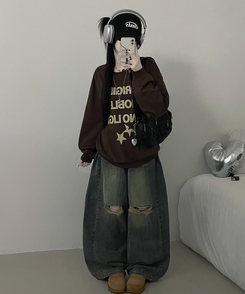 노블레터링스타프린팅오버핏긴팔맨투맨 진밤색