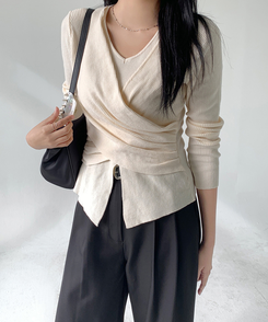 シャーリングラップドレープVニット CREAM