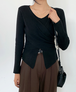 シャーリングラップドレープVニット BLACK