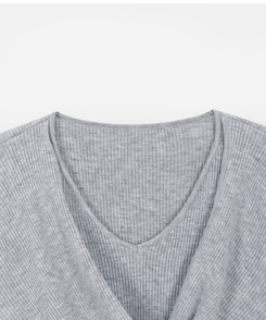 シャーリングラップドレープVニット