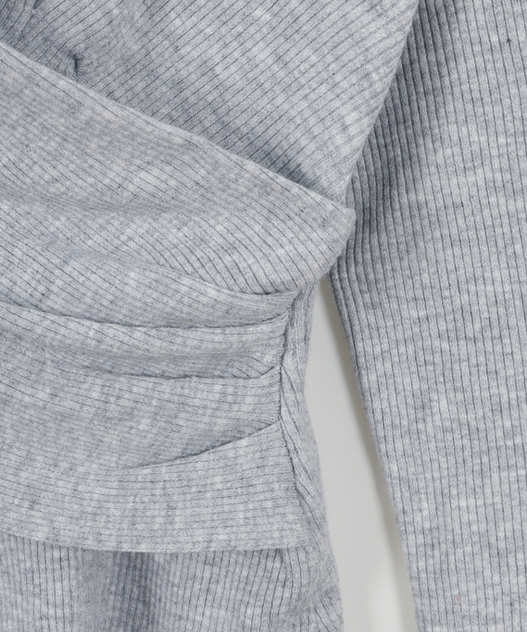 シャーリングラップドレープVニット