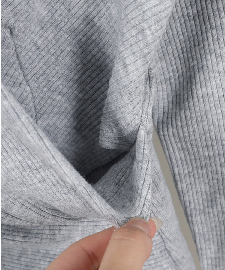 シャーリングラップドレープVニット