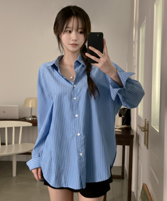 슈가 스트라이프 줄지 루즈핏 옆 트임 셔츠 블루