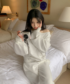 レタリングワンショルダートレーナー IVORY