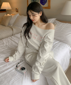 レタリングワンショルダートレーナー IVORY