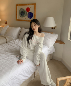 レタリングワンショルダートレーナー IVORY