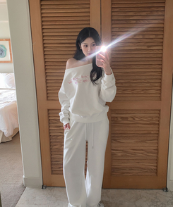 レタリングワンショルダートレーナー IVORY