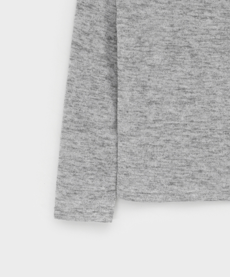 オフショルダーボタン長袖Tシャツ