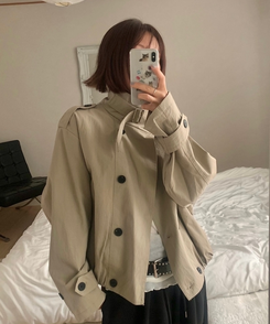 ハイネックバックルトレンチクロップジャケット KHAKI BEIGE