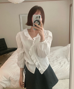 フリルVネックブラウス IVORY