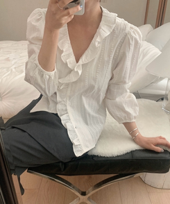 フリルVネックブラウス IVORY