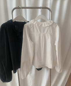 フリルVネックブラウス