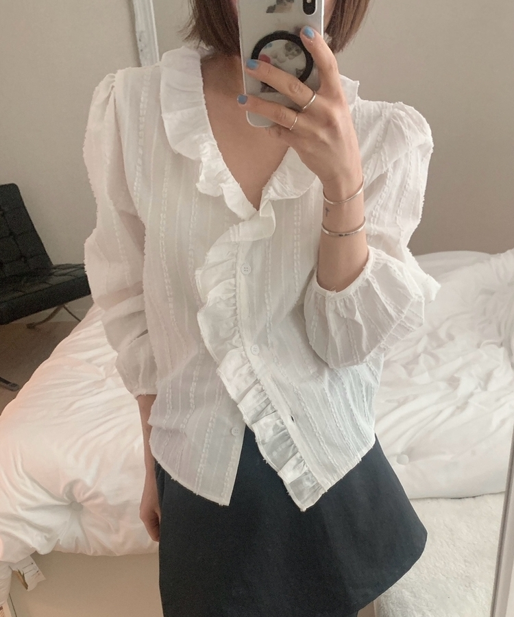 フリルVネックブラウス IVORY