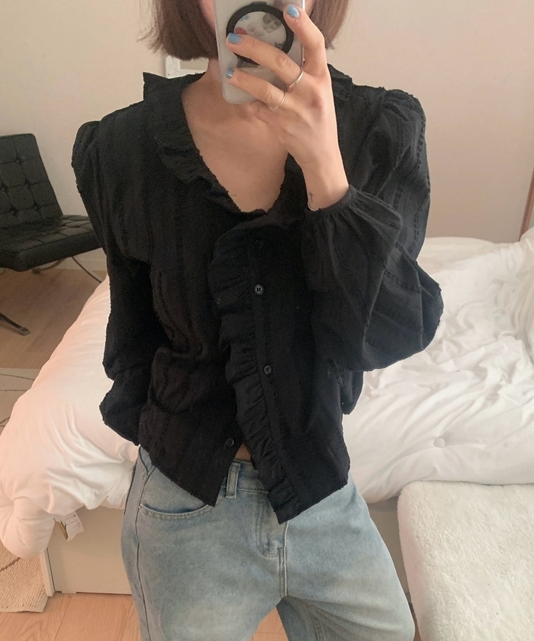 フリルVネックブラウス BLACK