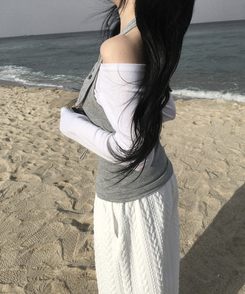 【SET】ボタンホルターキャミソール オフ長袖Tシャツ GRAY + IVORY