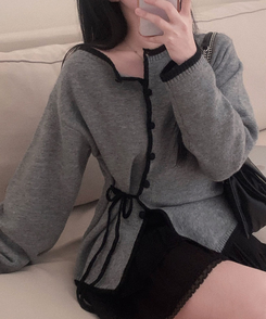 사랑스러운 포인트바닐라 리본 스트랩 루즈핏 배색 니트 가디건 차콜