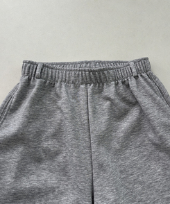 ベルトループ付きスウェットパンツ