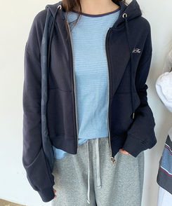 レタリング刺繍フードジップアップ NAVY