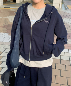 レタリング刺繍フードジップアップ NAVY