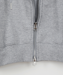 レタリング刺繍フードジップアップ