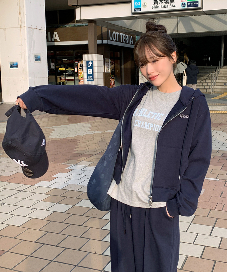 レタリング刺繍フードジップアップ NAVY