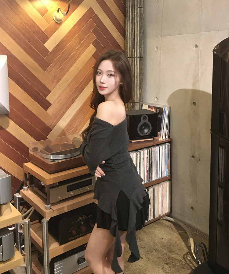 オフショルダーフリルシアリングニット GREY