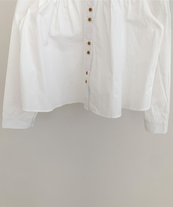 ラウンドツーボタンブラウス